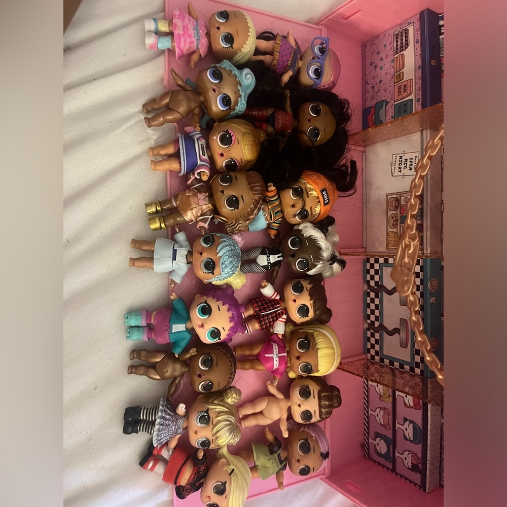 HUGE LOL DOLL BUNDLE
